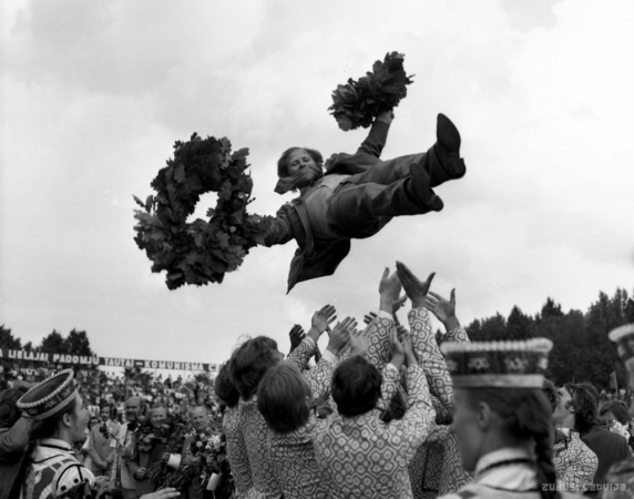 Vispārējie latviešu Dziesmu un Deju svētki 1980. gadā. Diriģenta sumināšana