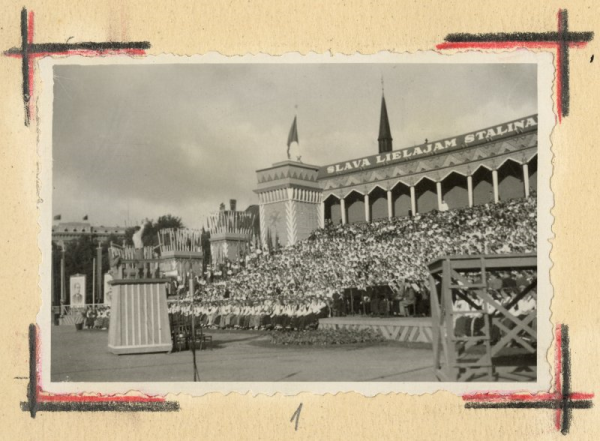 X Vispārējie latviešu Dziesmu svētki Esplanādē, Rīgā, 1948. gada jūlijā