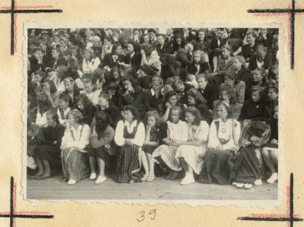 Dziesmu dienu dalībnieces Rīgā 1949. gada jūlijā