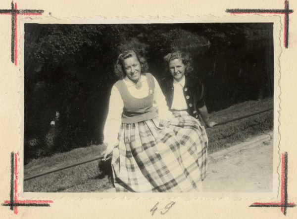 Rīgas 5. vidusskolas kora dalībnieces svētku dienā