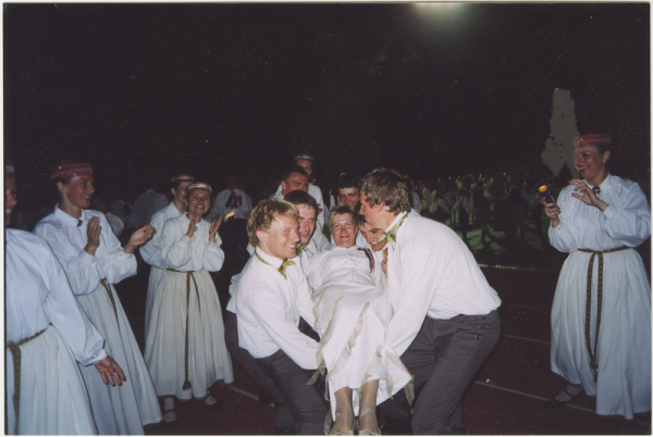 Gunta Skuja un deju ansamblis Kalve