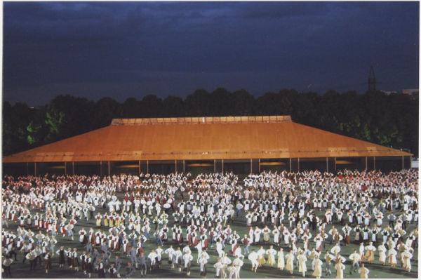 Timā upes malā : deja