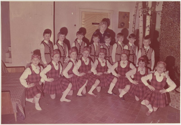 Velta Lodiņa. Saldus 3.astoņgadīgās skolas deju kolektīvs