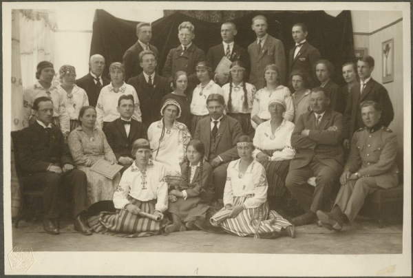 Latviešu mūzikas dzīve fotouzņēmumos: portreti un grupu attēli, sadzīves un vietu skati