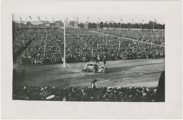 IX Latviešu Dziesmu svētku skatītāji