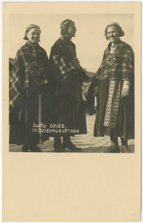 Suitu dziedātājas VII Vispārējos Latviešu dziesmu svētkos