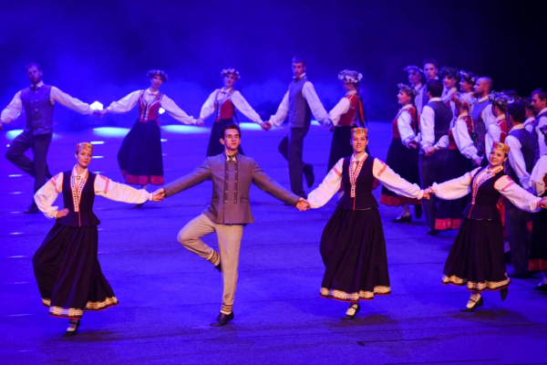 Tautas deju ansamblis "Līgo" Kurzemes deju svētkos