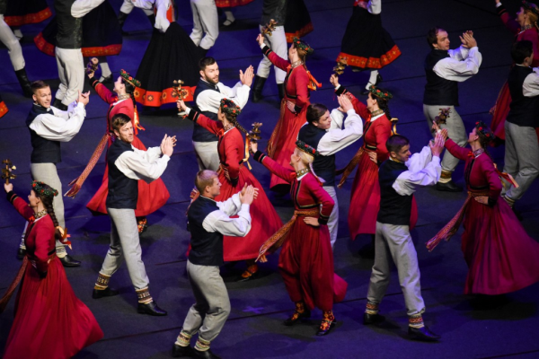 Tautas deju ansamblis "Līgo" Kurzemes deju svētkos
