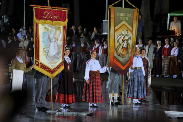 Tautas deju ansamblis "Līgo"