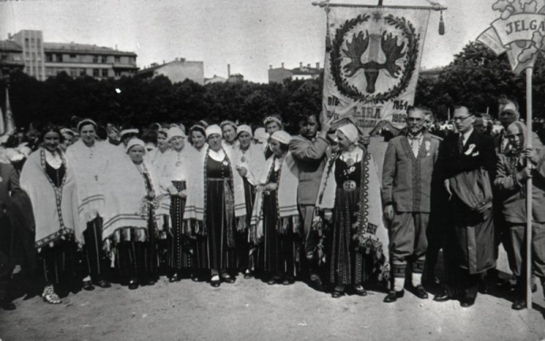 IX latviešu Dziesmu svētku dalībnieki no Jelgavas