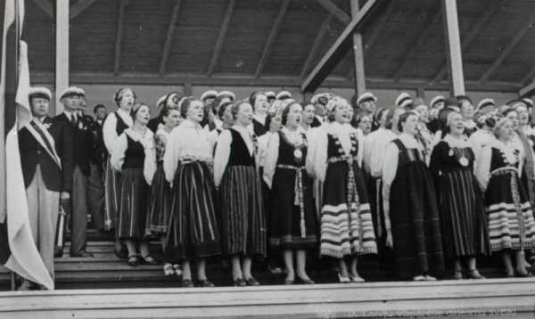 Studentu kora uzstāšanās  IX latviešu Dziesmu svētkos