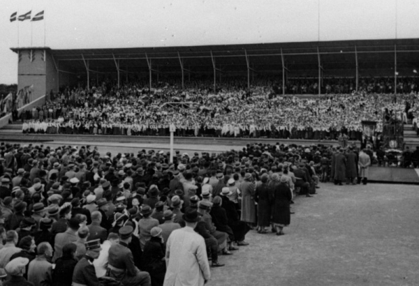 IX latviešu Dziesmu svētku koncerts Uzvaras laukumā