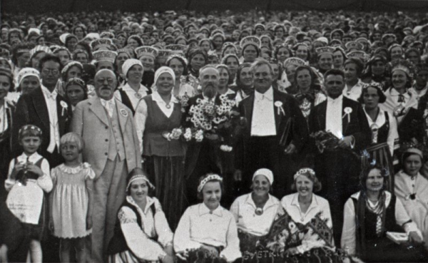 VIII latvju vispārējo Dziesmu svētku dalībnieki un diriģenti