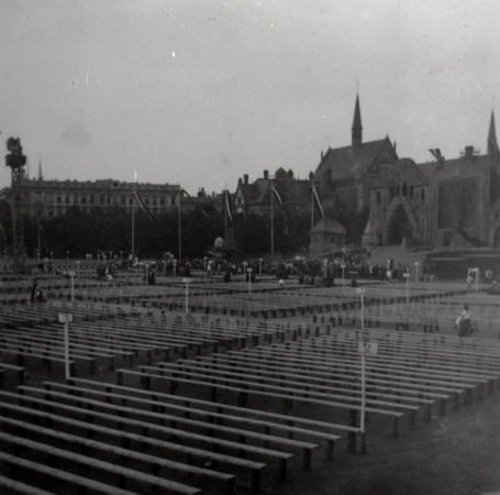 VIII latvju vispārējo Dziesmu svētku norisei sagatavotā Esplanāde