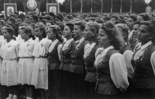 Latvijas arodskolu jauktais koris XI Vispārējo latviešu Dziesmu svētku koncertā Esplanādes estrādē