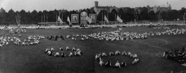 Deju kolektīvu koncerts "Dinamo" stadionā X Vispārējo latviešu Dziesmu svētku laikā