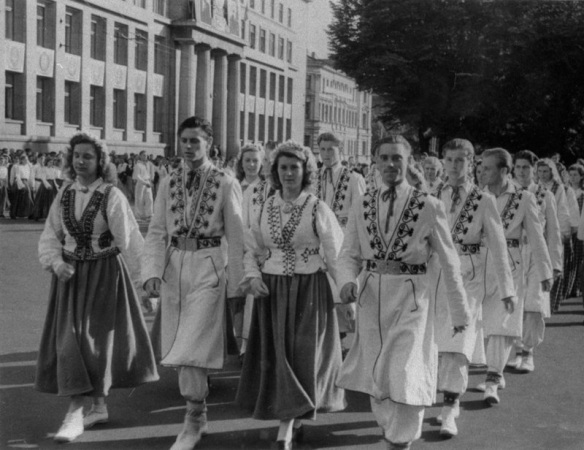 XI Vispārējo latviešu Dziesmu svētku gājiens