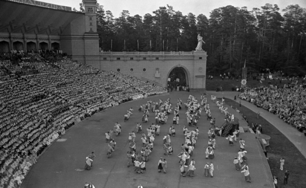 XIII Vispārējo latviešu Dziesmu svētku koncerts Mežaparka Lielajā estrādē