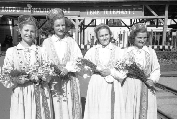 XII Vispārējo latviešu Dziesmu svētku dalībnieces