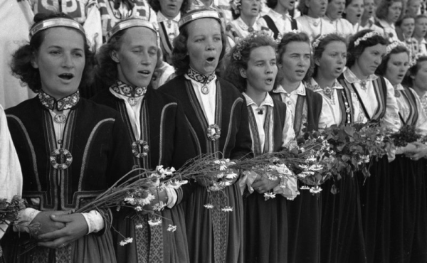 XII Vispārējo latviešu Dziesmu svētku koncerts Mežaparka Lielajā estrādē