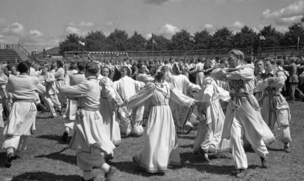 Deju kolektīvu koncerts stadionā "Daugava" XII Vispārējo latviešu Dziesmu svētku un III Deju svētku laikā