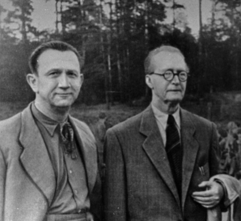 Diriģenti Leonīds Vīgners (no kreisās) un Teodors Kalniņš XIII Vispārējos latviešu Dziesmu svētkos Mežaparka Lielajā estrādē