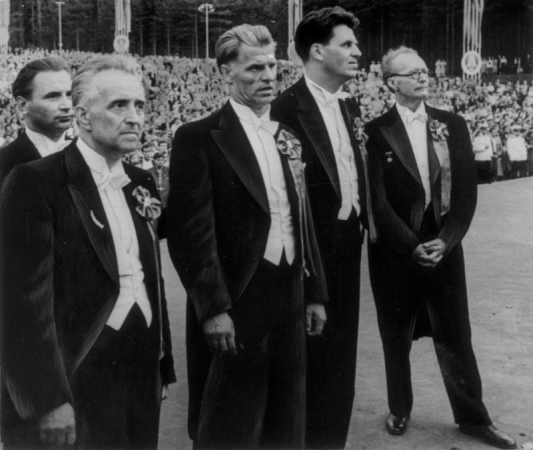 XIII Vispārējo latviešu Dziesmu svētku virsdiriģenti Mežaparka Lielajā estrādē