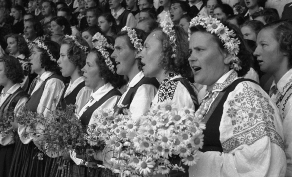 Sieviešu kora uzstāšanās Rīgas pilsētas  Jūrmalas rajona dziesmu svētkos Dzintaros