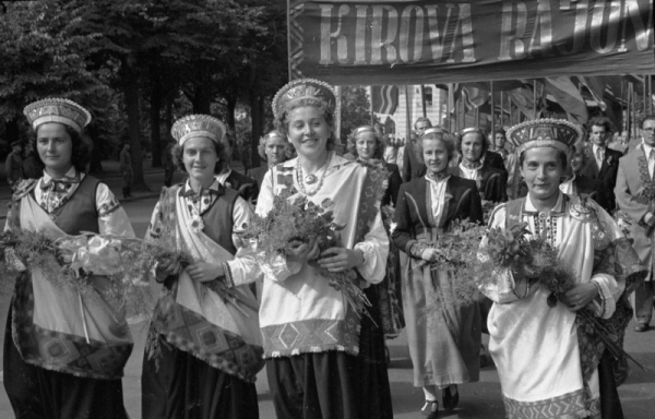 XII Vispārējo latviešu Dziesmu svētku gājiens