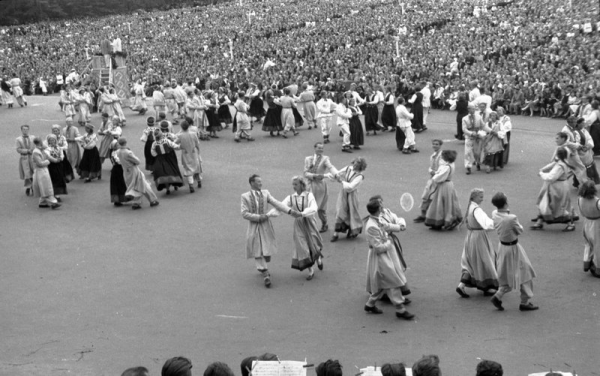 Dejotāji XII Vispārējo latviešu Dziesmu svētku koncertā Mežaparka Lielajā estrādē