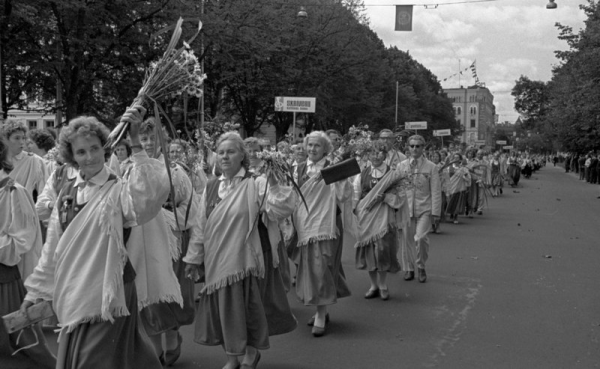 XIV Vispārējo latviešu Dziesmu un Deju svētku gājiens