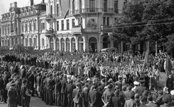 X Vispārējo latviešu Dziesmu svētku gājiens