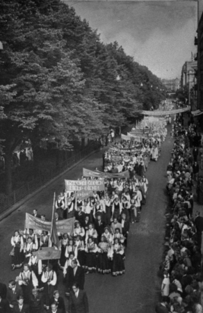 XII Vispārējo latviešu Dziesmu svētku gājiens