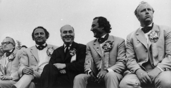 XVI Vispārējo latviešu Dziesmu  svētku virsdiriģenti un Latvijas PSR kultūras ministrs Vladimirs Kaupužs