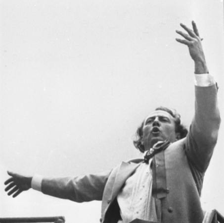 Virsdiriģents Gido Kokars  XVI Vispārējo latviešu Dziesmu  svētku koncertā Mežaparka Lielajā estrādē