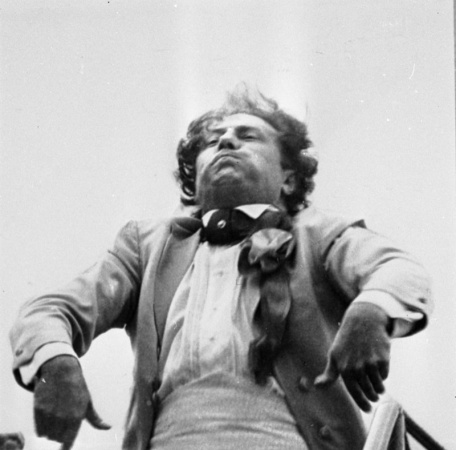 Virsdiriģents Imants Kokars  XVI Vispārējo latviešu Dziesmu  svētku koncertā Mežaparka Lielajā estrādē