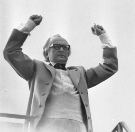 Virsdiriģents Daumants Gailis  XVI Vispārējo latviešu Dziesmu  svētku koncertā Mežaparka Lielajā estrādē