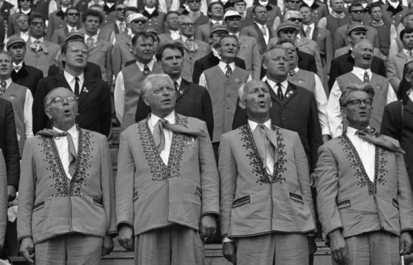 Veterānu koris XVI Vispārējo latviešu Dziesmu  svētku koncertā Mežaparka Lielajā estrādē