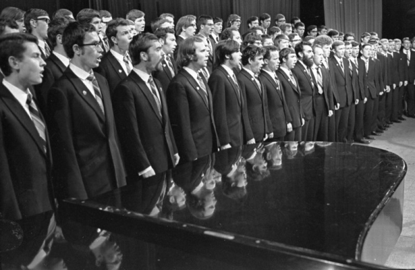 Maskavas fizikāli-tehniskā institūta vīru koris Tautu draudzības koncertā