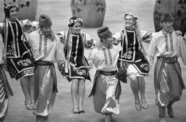 Tautas deju ansambļu koncerts Rīgas Sporta pilī