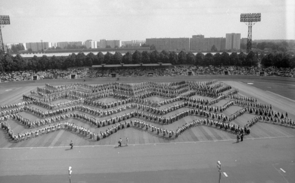 Talsu rajona deju kolektīvu uzstāšanās stadionā "Daugava" XIX Vispārējo latviešu Dziesmu un Deju svētku laikā