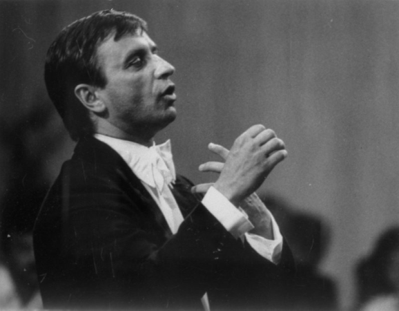 XIX Vispārējo latviešu Dziesmu un Deju svētku diriģents Jānis Zirnis