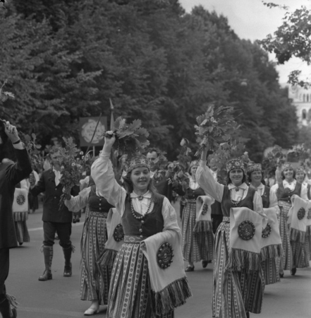 XVII Vispārējo latviešu Dziesmu  svētku gājiens