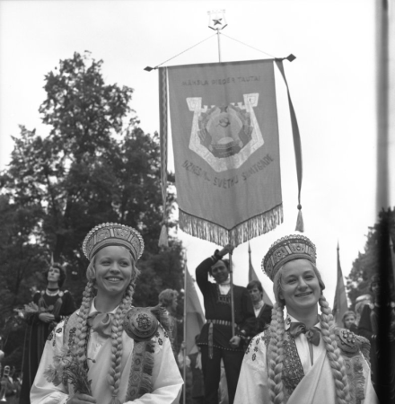 XVII Vispārējo latviešu Dziesmu  svētku gājiens