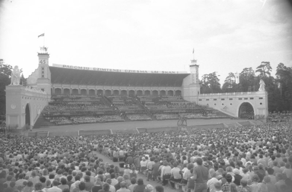 XIX Vispārējo latviešu Dziesmu un Deju svētku koncerts Mežaparka Lielajā estrādē