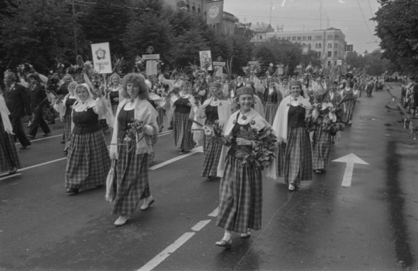 XIX Vispārējo latviešu Dziesmu un Deju svētku gājiens