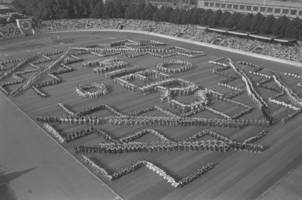Deju kolektīvu koncerts stadionā "Daugava" XIX Vispārējo latviešu Dziesmu un Deju svētku laikā