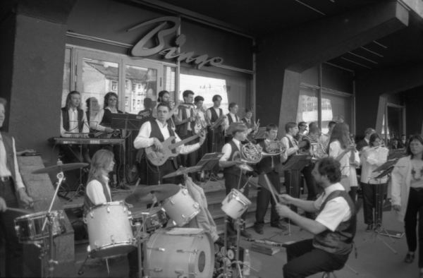 Siguldas Vakara vidusskolas audzēkņu pūtēju orķestris XXII Vispārējo latviešu Dziesmu un XII Deju svētku laikā