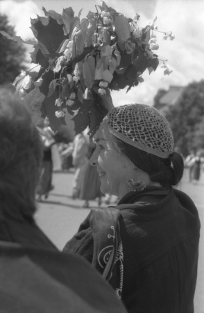 Dejotāja no ASV Vija Vētra XXII Vispārējo latviešu Dziesmu un XII Deju svētku gājiena laikā