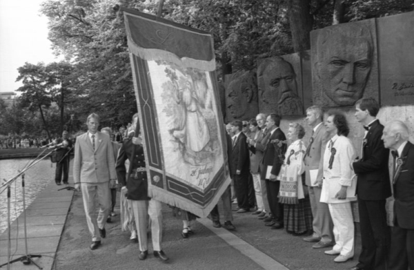 XXI Vispārējo latviešu Dziesmu un XI Deju svētkiem veltīts svinīgs pasākums Dziesmu svētku parkā